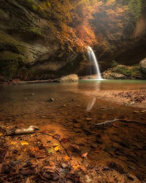 A waterfall in the Hocking Hills of Ohio [OC][3000x2400]