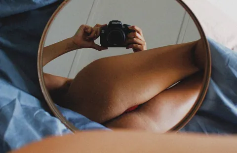 Mirror mirror… tell me who’s the naughtiest?