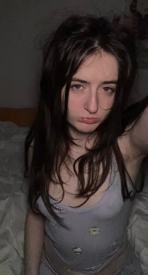 (F) Swipe for my face still a bit nervous. Will have to post more of it