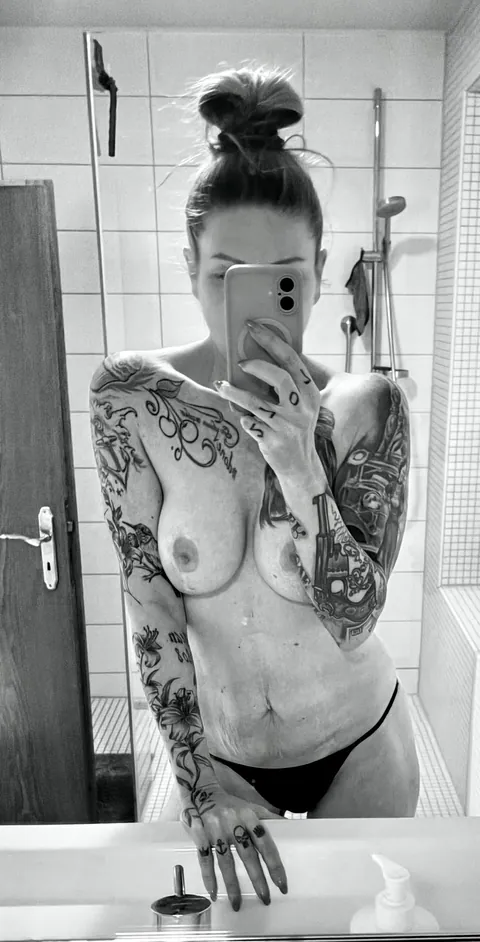 Mein erster Post bei euch. Gefällt euch was ihr seht? [f]