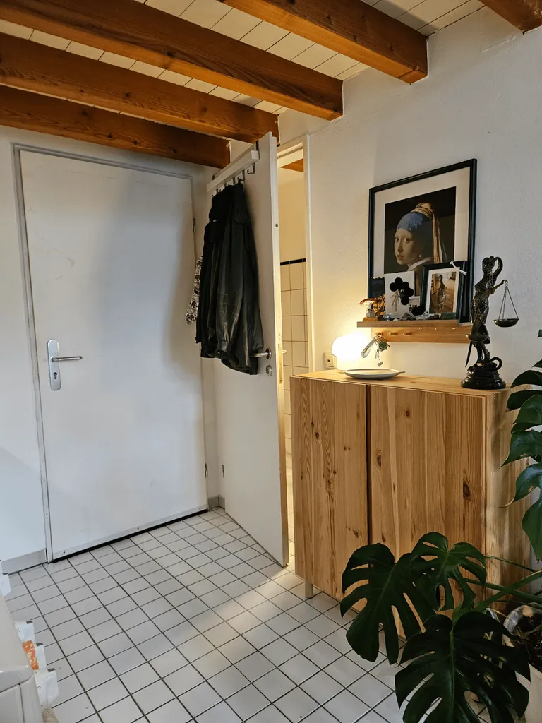18sqm (194sqft) studio flat with built-in loft bed