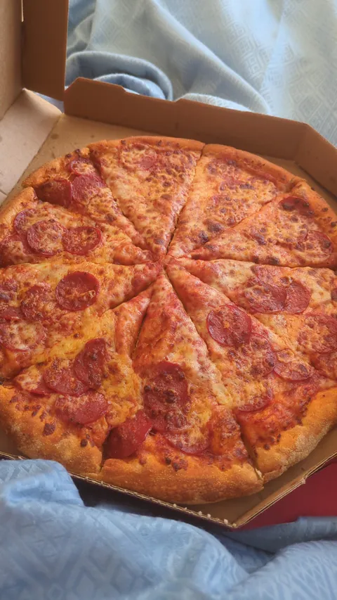 I'm in the hospital and my doctor ordered me a pizza.