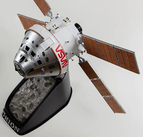 I 3D modeled, 3D printed, painted and assembled the world's most detailed Orion model (1:48, 1:24 scales!). 27 removable (magnetic) parts including the capsule. Enjoy!