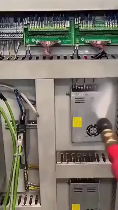 Cleaning electronics with liquid? Yes, it's possible specialized fluids