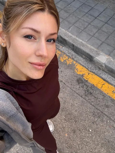 F39, mom of two boys &amp; home fitness coach. Am I still hot?