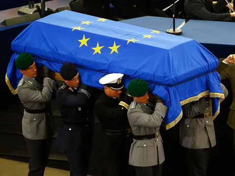 German Chancellor Helmut Kohl's coffin draped in EU flag as world leaders pay tribute in 2017