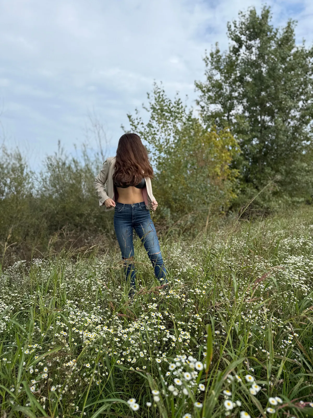 Sunshine, flowers, and no clothes (f)