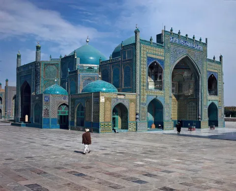 The Blue Mosque of Ali. Mazar-i-Sharif, Afghanistan, 15th-16th century [1600x1300]