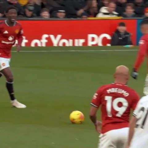 Casemiro's no look assist for Cunha's goal vs Fulham.