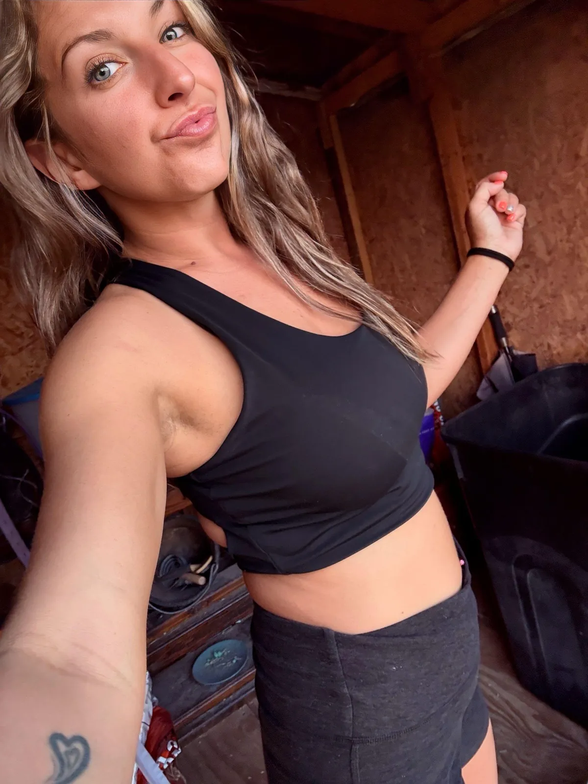 It’s feeding time! [F]