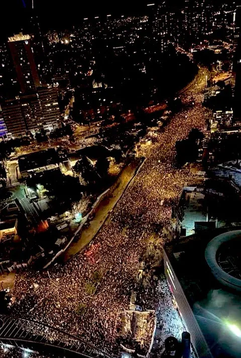 750,000 Israelis tonight, calling for hostage release and impeachment of Netanyahu &amp; his government