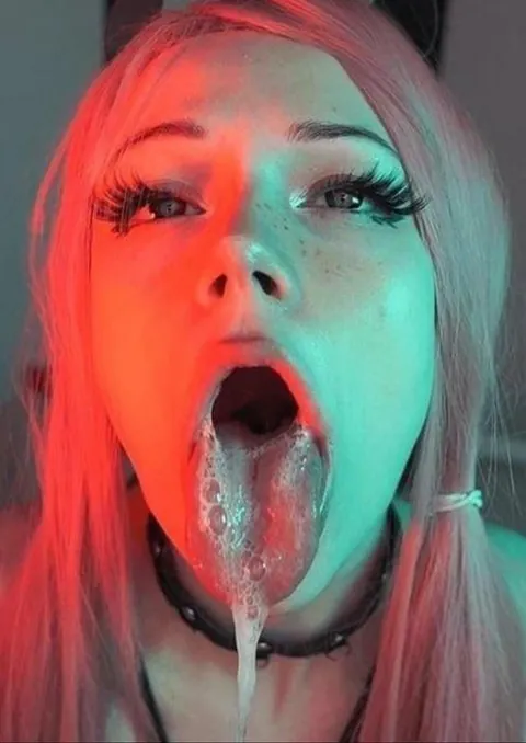 This album is 100% safe… as long as you don’t scroll too far… 🤤🤤🤤