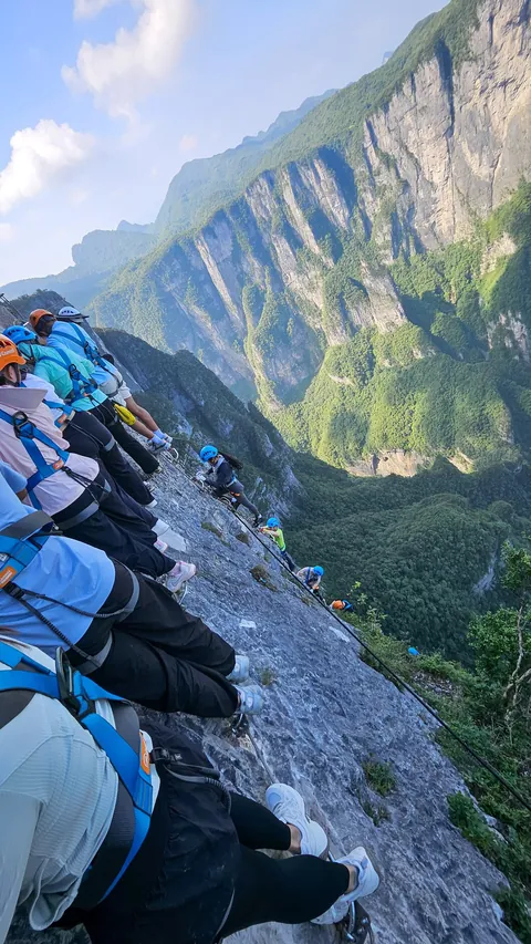 1480 meters big wall Via Ferrata and 168 meters sky ladder climbing challenge in Qixing moutain, Zhangjiajie, China during a solo travel