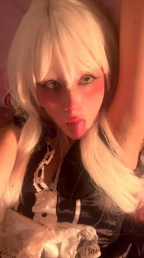 You only get one choice: lick my sweaty, stinky armpits clean… or just huff them like a perv while I watch. Which one, Daddy???