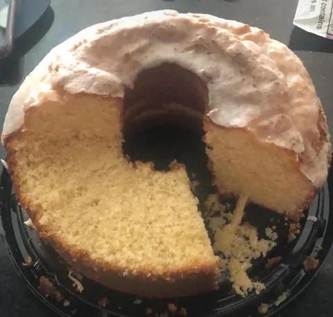 My dad is defending himself for cutting the cake like this…