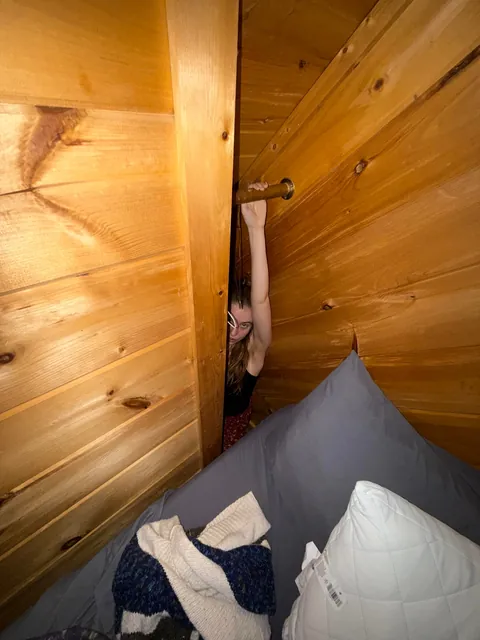 lets try this again 🫣 22F  (crazy vegan cat lady, polyamorous)