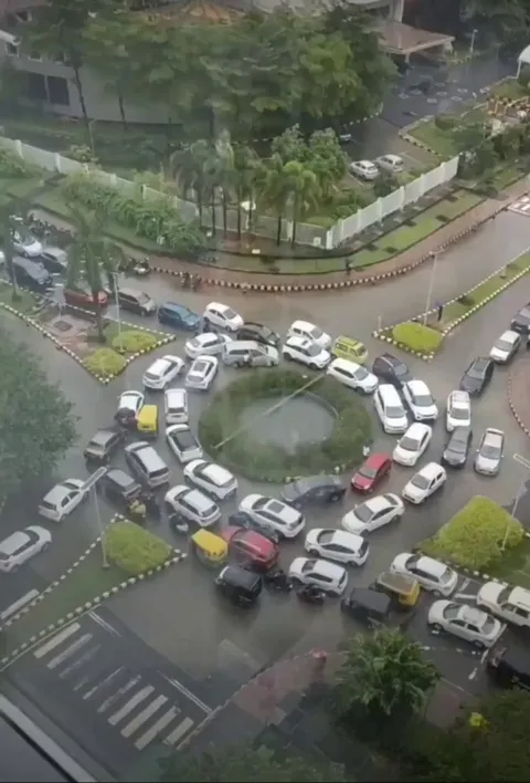 Clogging a roundabout