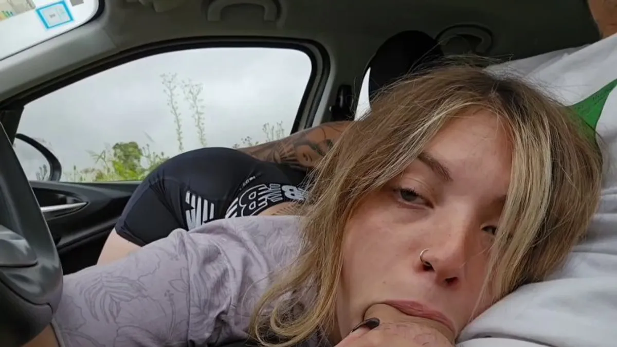 It was a rainy day, so I left my bike at work because a coworker offered me a ride. His house was on the other side of town, so I didn't know how to repay the favor. Slowly I put my head on his pants and without saying anything, his cock began to poke out and enter my mouth until touching my throat.