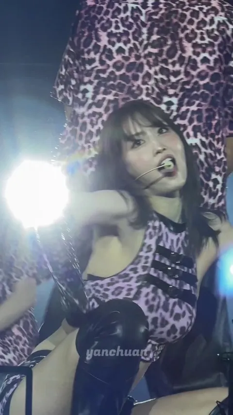 Momo - TWICE