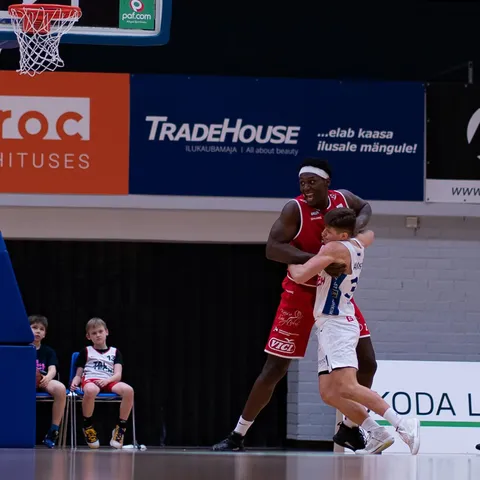 Found an "old" photo of my friend having to guard an absolute unit of a player 💀