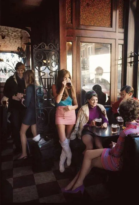 London Pub, 1967.
