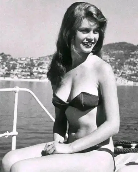 Brigitte Bardot, 1952