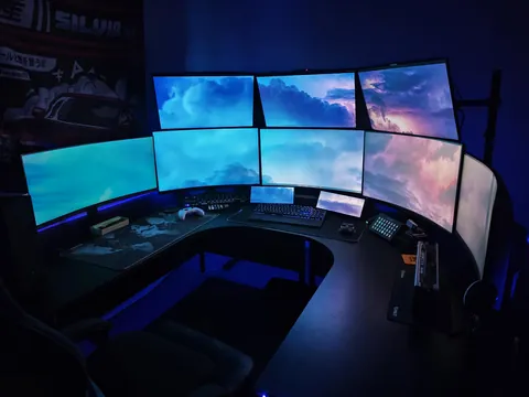 Here wo go again, new desk arrangement this time :)