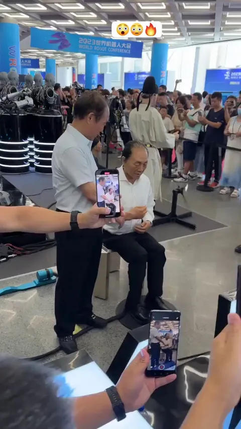 A surprising robot in Beijing world robotic conference 2024. At first glance, they thought it was a twin; the company owner had his own robot made.