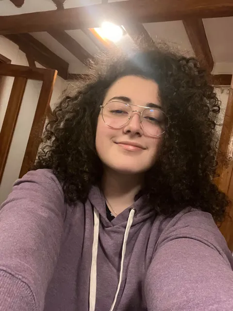 I'm back again lol 20F, still got daddy issues and changed my glasses