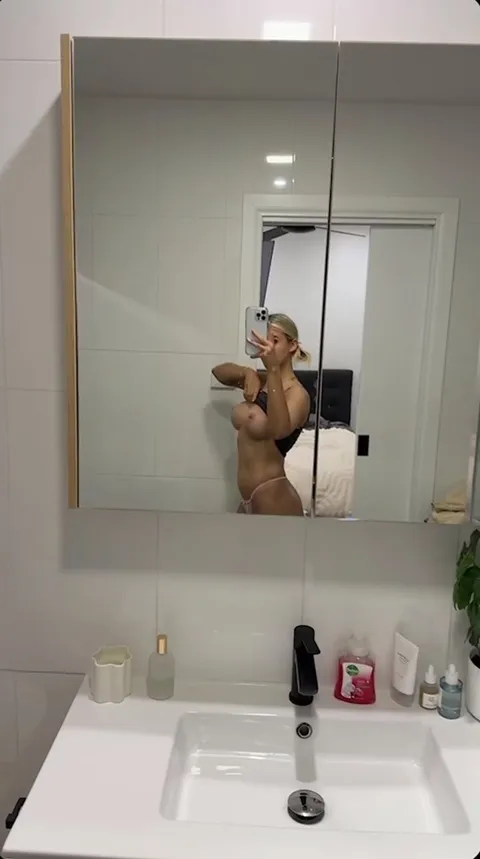 Anyone Know Her I'D?