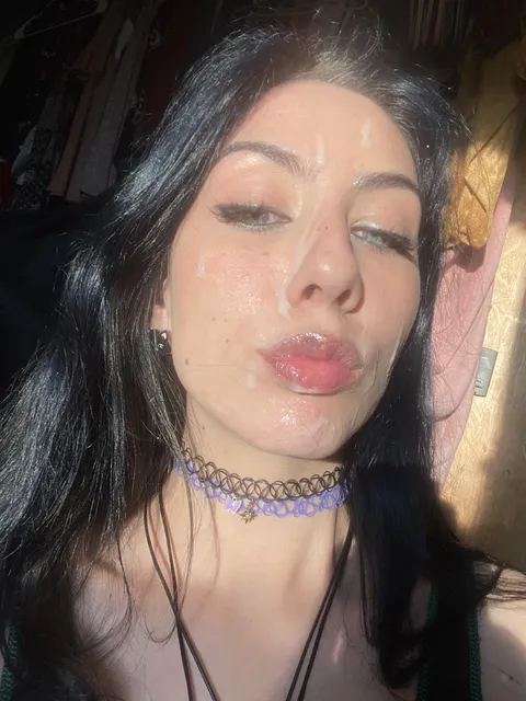 I love cum on my face 🖤