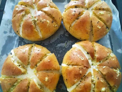 [homemade] Korean Cream Cheese Garlic Bread