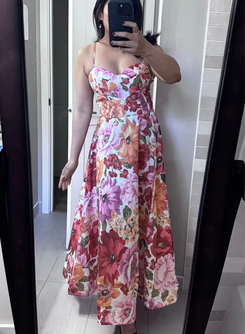 Which dress to wear to friend’s baby shower without upstaging the mom-to-be?