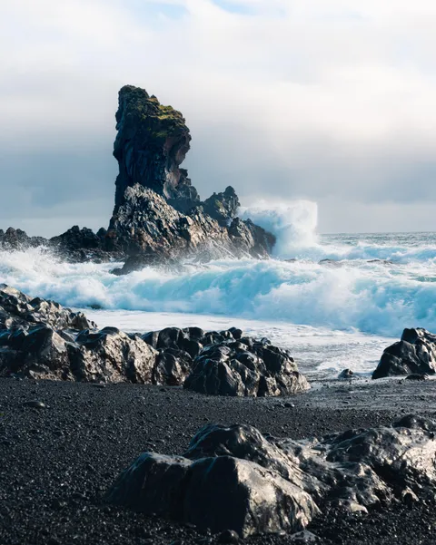 Sea stack, Icelandic coast [OC][4287X5364]