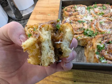 [Homemade] Roasted Garlic Rolls