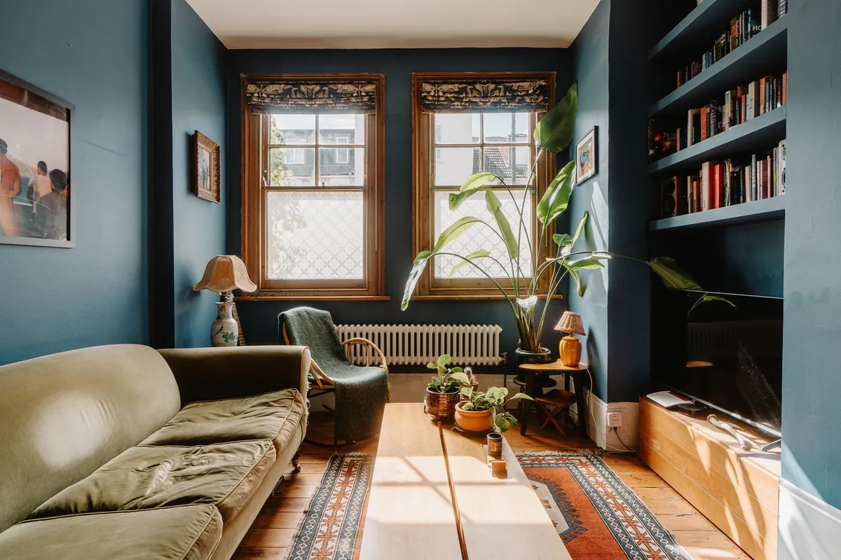 Living room full of natural light in a Victorian terraced house, Stoke Newington, Hackney, London, UK [1600x1067]