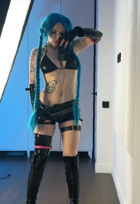 Jinx [League of Legends] by (Miss Lily)