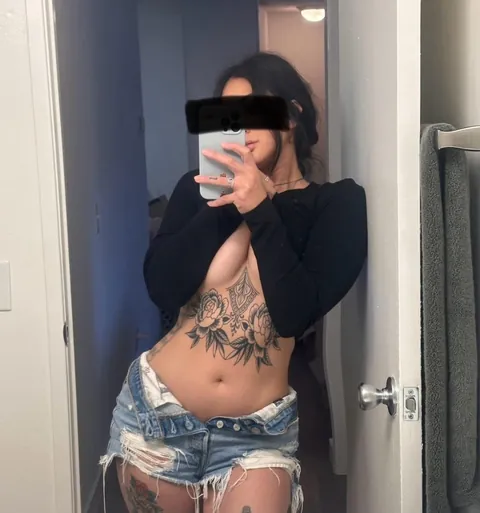 [28F/33M] [MF4MF/F/M] #orangecounty  new couple looking to explore. Please send age and location in first message! Read description..