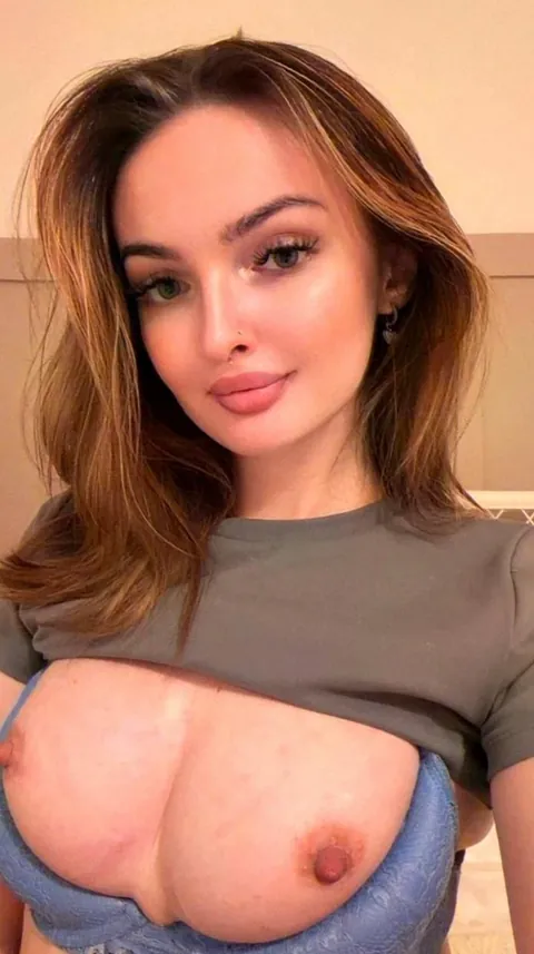 F26 🏴󠁧󠁢󠁥󠁮󠁧󠁿 London... The girl, the pussy