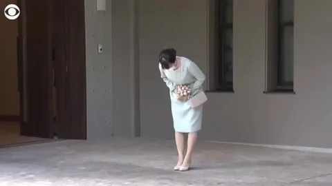 Japan’s Princess Mako saying goodbye to her family as she loses her royal status by marrying a "commoner"