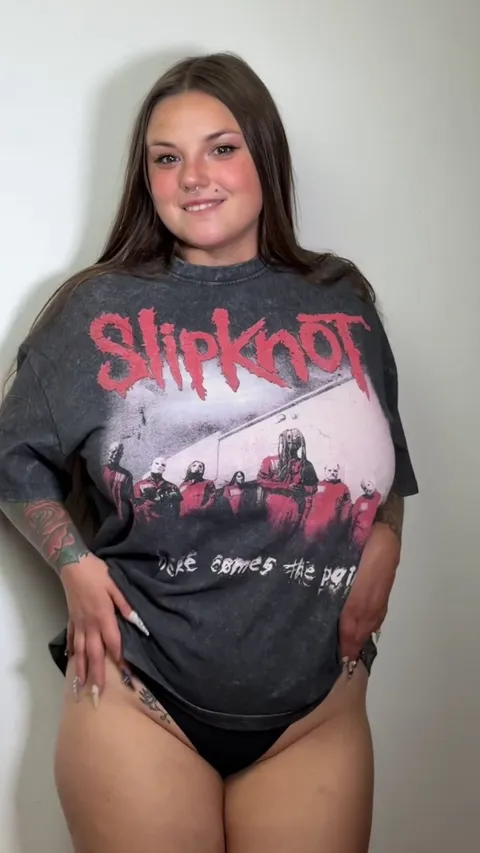 Oversized clothes and curvy girls, name a better combo