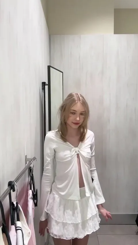 That's what girls actually do in the fitting room