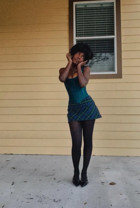 Green plaid for girls night 🖤