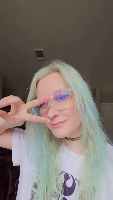 It's so hot these days we shouldn't even be wearing bras :) [GIF]