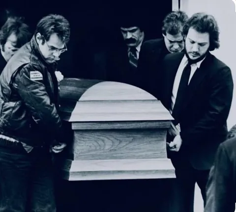 Bill Murray, Dan Ackroyd and friends at John Belushi’s funeral in 1982.
