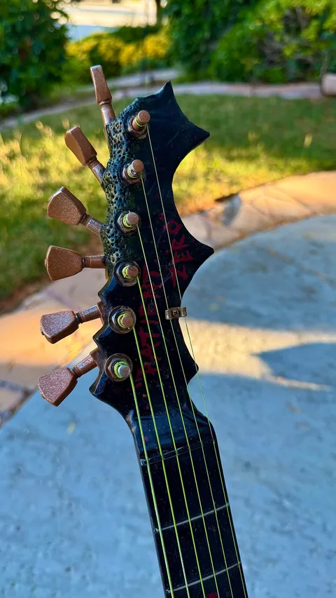 Turned my old guitar into a Zombie guitar.