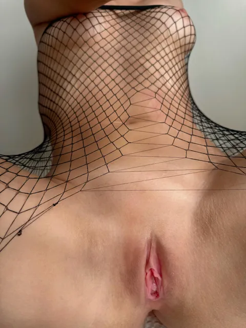 This pussy needs your hot kisses all over it👅