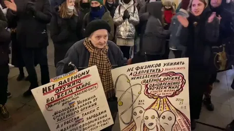 WWII veteran, survivor of Leningrad Blockade, Yelena Osipova, arrested for peaceful protest against war in Saint Petersburg