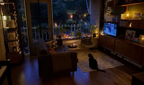 My cozy livingroom during the ‘blue hour’.