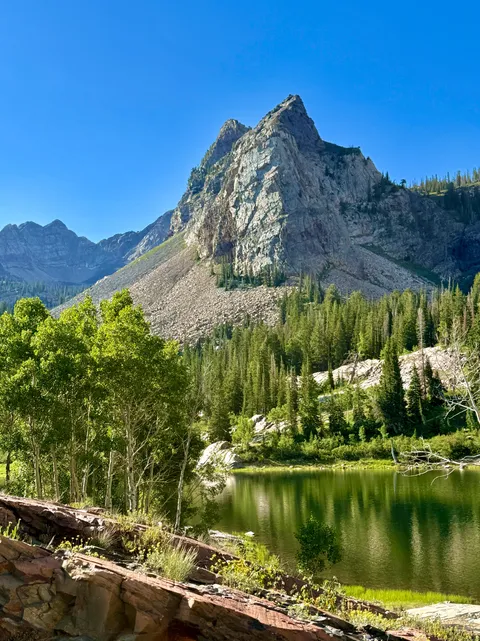 Lake Blanche sits at over 9,000 feet and was beautiful today [OC] [3651x4868]